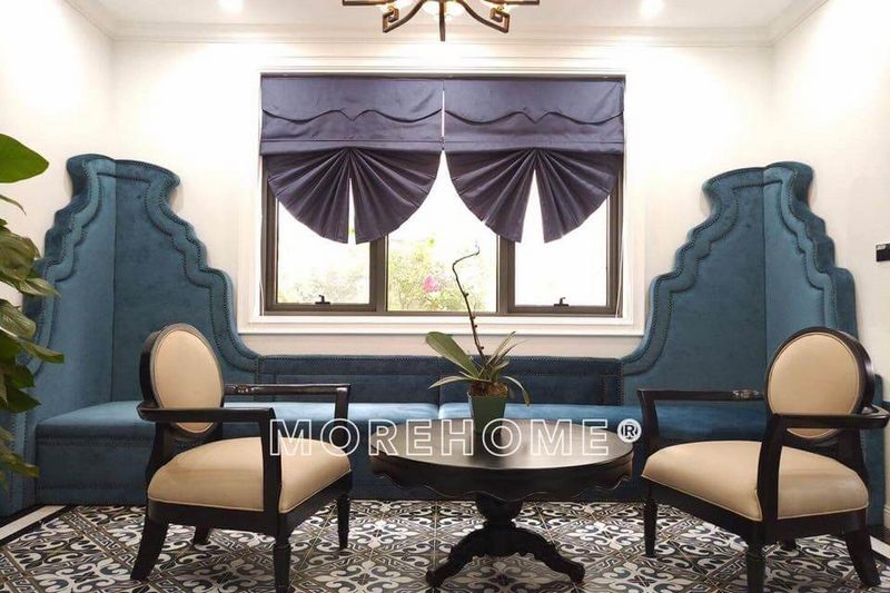 Bộ bàn ghế uống trà thư giãn đặt tại khu vực chung của căn hộ